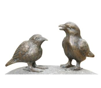 Rottenecker Bronzefigur Vögel auf Flusskiesel