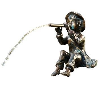Rottenecker Bronze-Flötenspieler Toni, wasserspeiend