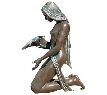 Rottenecker Bronze-Figur Noelle klein, wasserspeiend
