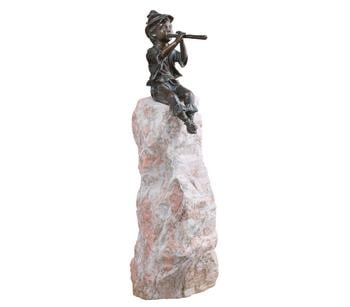 Rottenecker Bronze-Figur Antonio auf Rosario, wasserspeiend