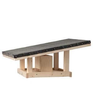 Dehner Natura Premium Futterhaus Rofan, natur, ca. B64/H30,2/T56 cm, Schwarz / Natur - Fichtenholz Bitumen