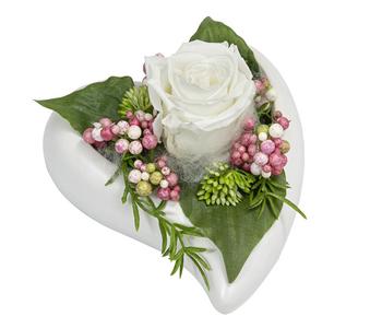 Dehner Keramik-Herz mit Longlife-Rose Cleo, weiß, ca. B17/H10/T17 cm